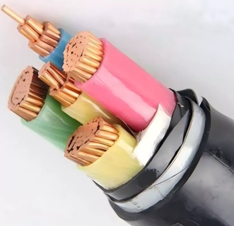 ¿Qué factores afectan la capacidad de carga actual de las líneas eléctricas de bajo voltaje?